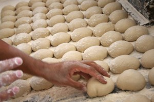 تخصیص یاران آرد و نان به تولیدکنندگان و عرضهکنندگان نان فانتزی/ کاهش قیمت با سفارش اینترنتی