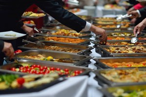 سازمان غذا و دارو اعلام کرد: آزمون‌های دوره‌ای از غذاهای کترینگ‌های صنعتی