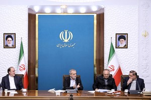 در دیدار اعضای مجمع نمایندگان استان همدان؛ پزشکیان: استیضاح وزیر اقتصاد به بیثباتی بازار دامن زد/ تغییر آدمها مشکلی را حل نمیکند