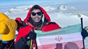 صعود نخستین مرد ایرانی به مرتفعترین قله قطب جنوب