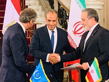 امضای توافق نامه از سرگیری مجدد همکاری بین ایران و آژانس