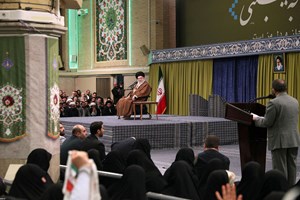 رهبر انقلاب در جمع هزاران نفر از مداحان و شاعران اهل‌بیت(ع): جمهوری اسلامی برای هر اقدامی در منطقه نیاز به نیروی نیابتی ندارد