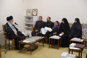 در دیدار خانوادههای شهدای اخیر پدافند هوایی ارتش؛ رهبر انقلاب: شهادت عزیزان پدافند هوایی، برجسته و مهم است