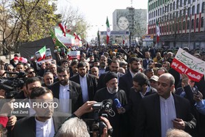 ۴۵ سال با هم برای ایران مقتدر/  رئیسی: ایران بر سیاست نه شرقی و غربی استوار است/در عالم کسی جرات تجاوز به این آب و خاک را ندارد