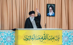 تحلیلگر نظامی لبنانی: آیتالله خامنهای نماد بزرگی از محور مقاومت است