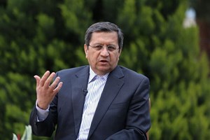 همتی: امسال آخرین سال بنگاهداری بانکها خواهد بود